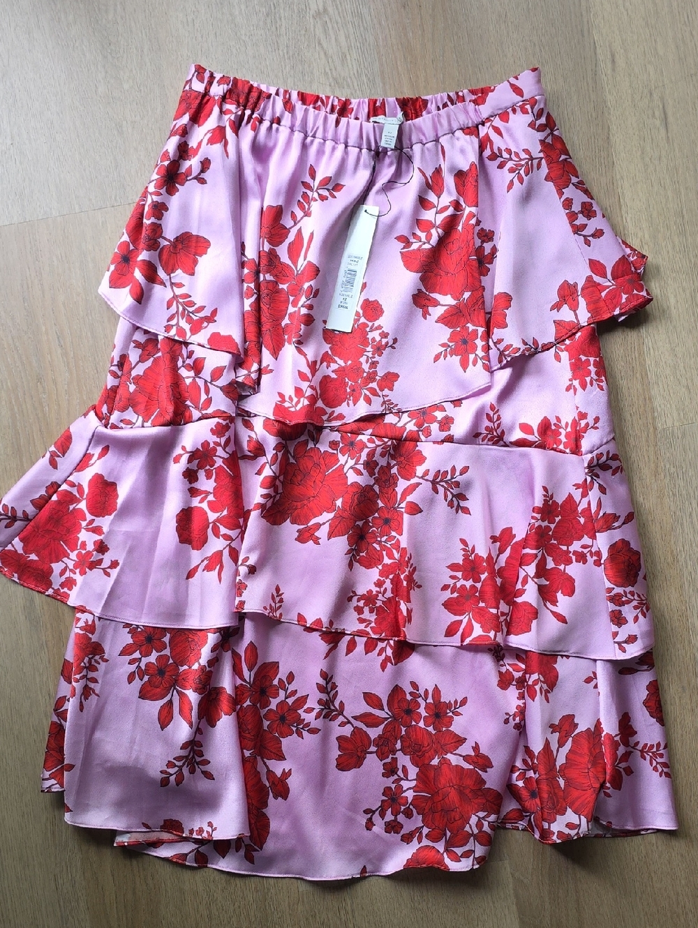 NWT Monique Lhuillier Satin Pink Skirt with Red Floral Print Size 12